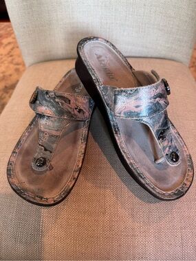 Alegria Leather Thong Sandals in Black & Pink - Comfort Footwear Sz 37 or 8